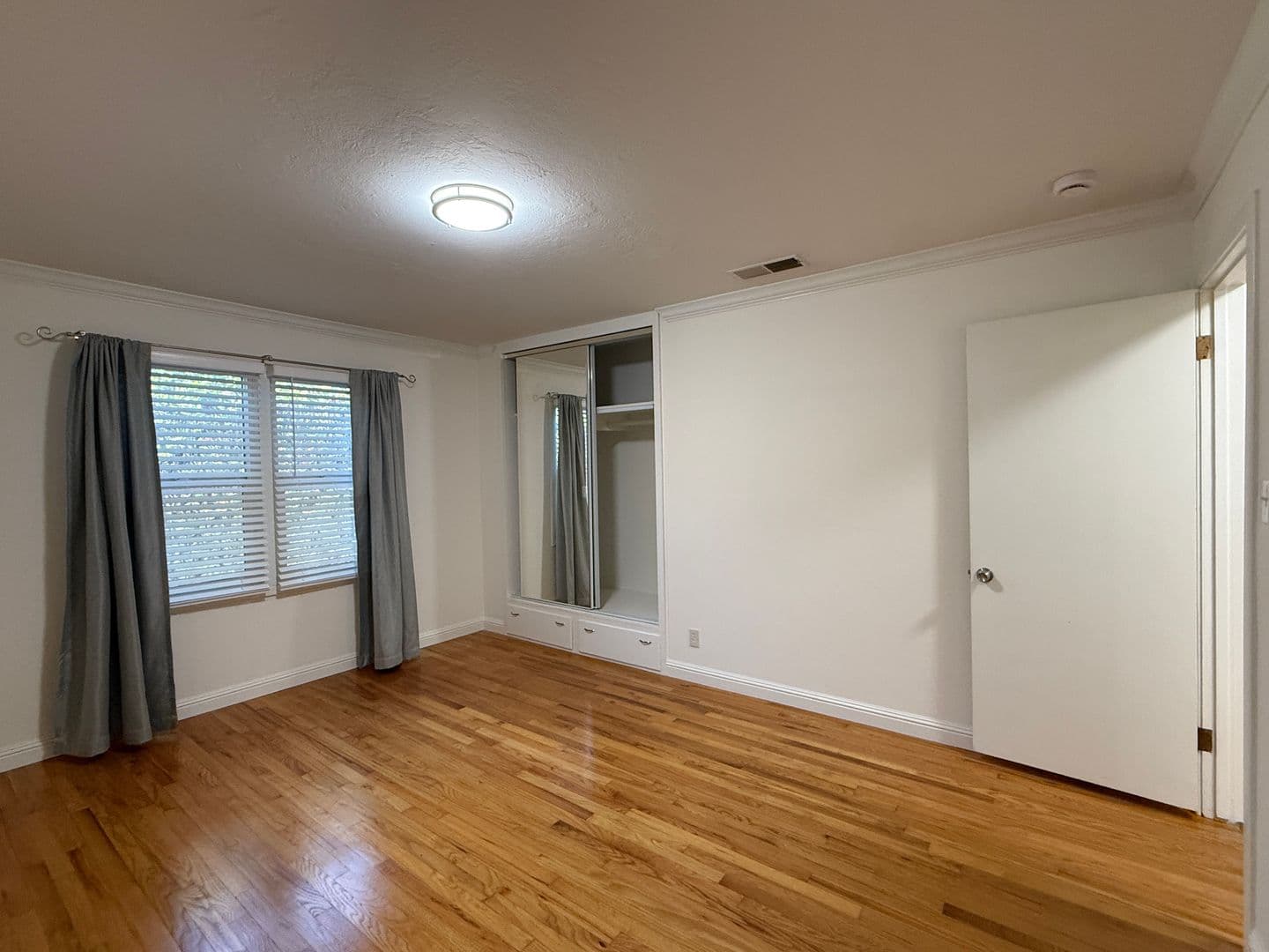 Sacramento House: 5805 20th Ave