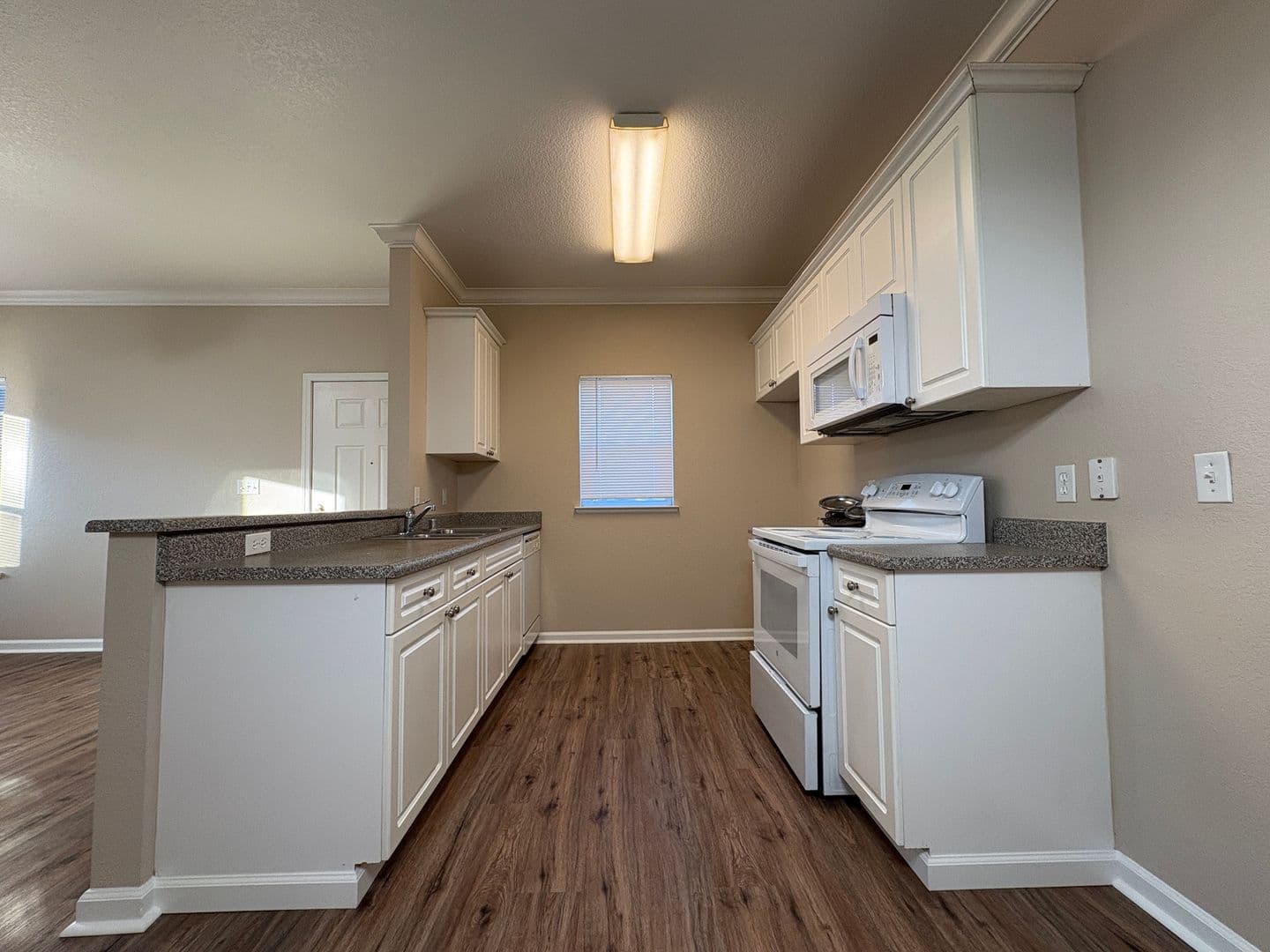 Stockton House: 8905 Davis Rd
