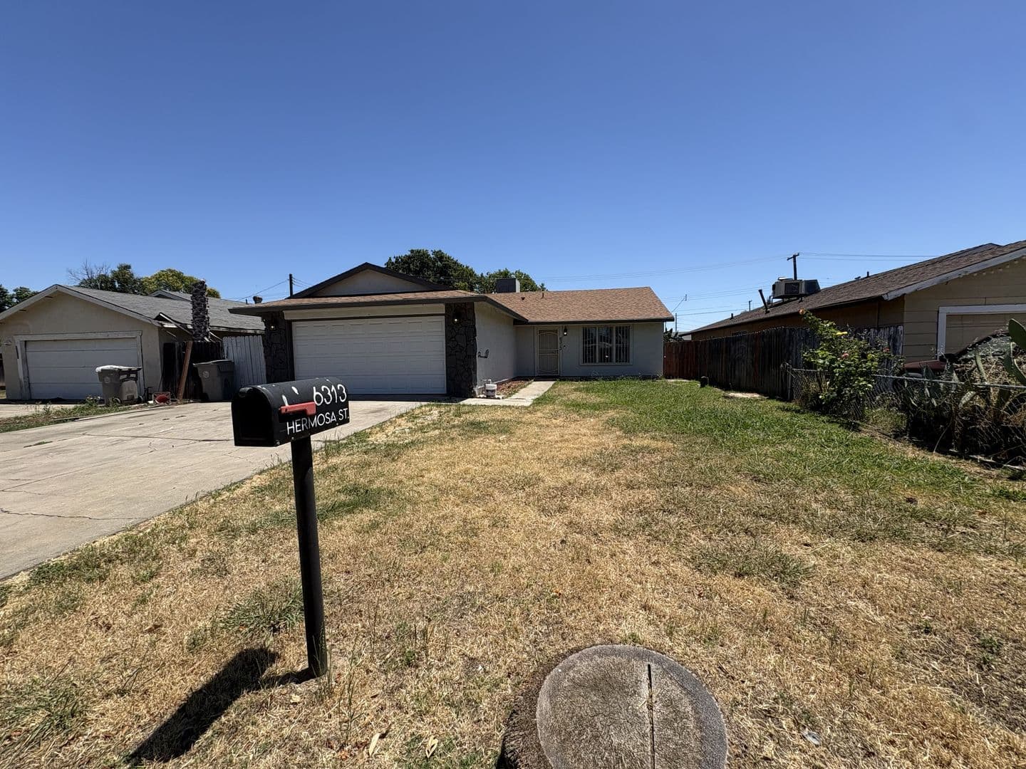 Sacramento House: 6313 Hermosa St