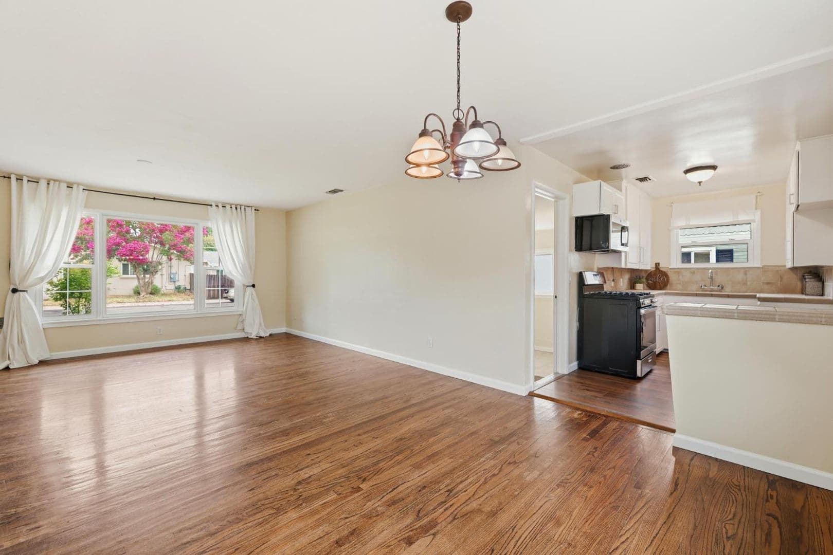 Elk Grove House: 8954 Truman St