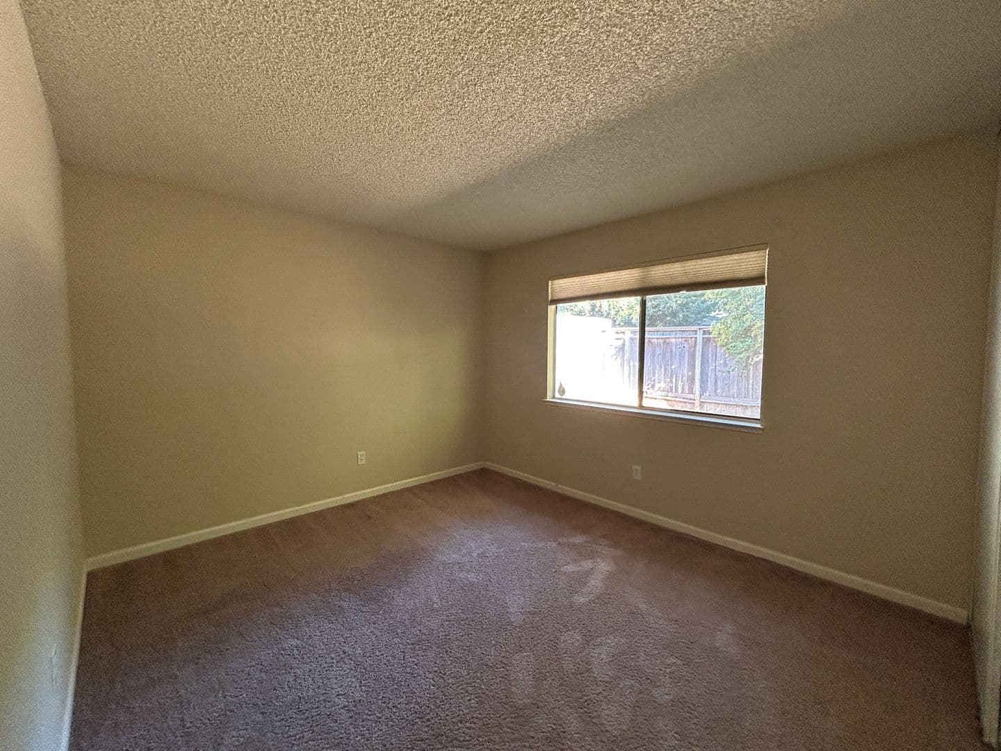 Elk Grove Multiplex: 8905-8907 La Haya Dr