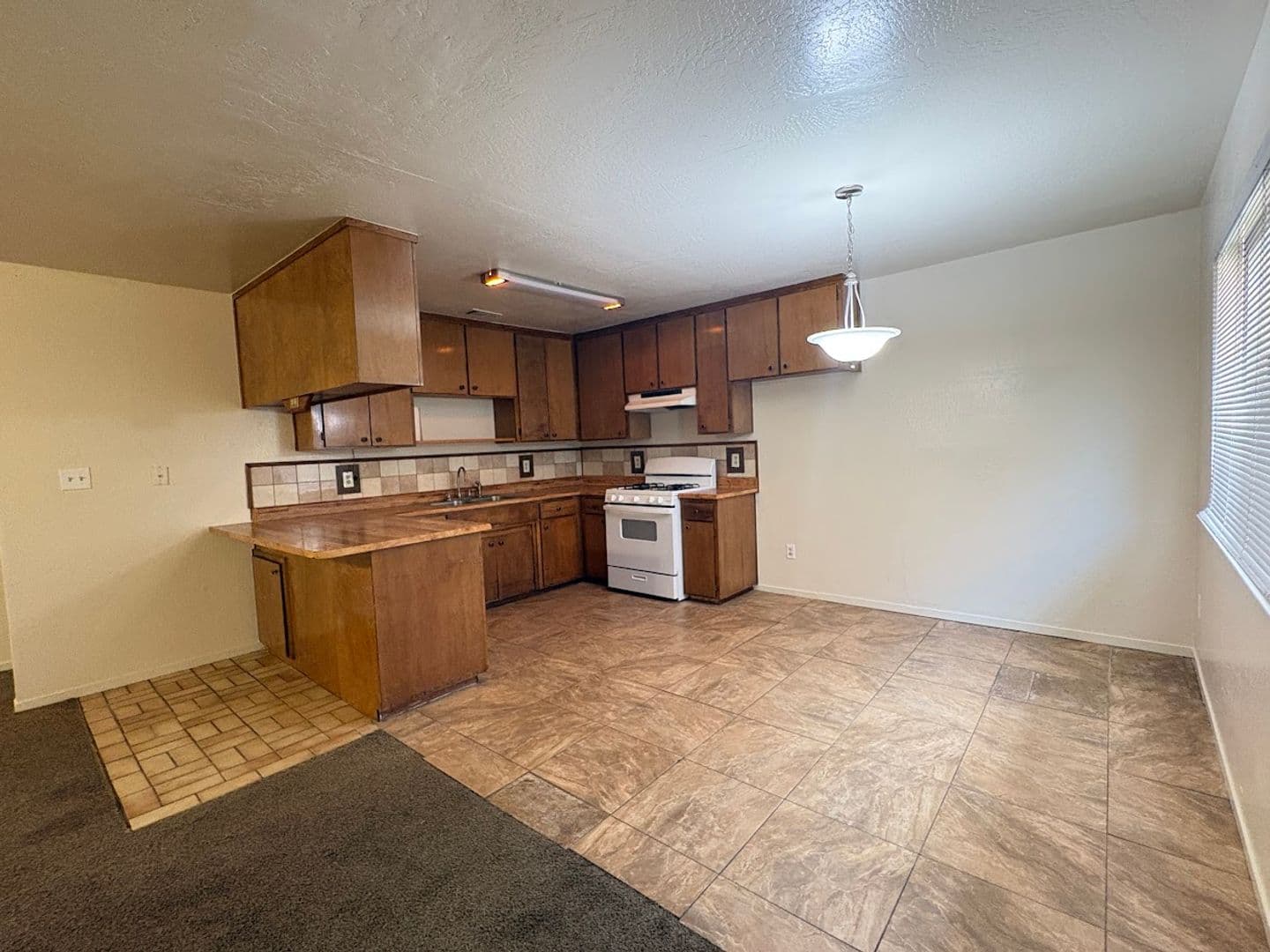 Stockton House: 1025 E 9th St
