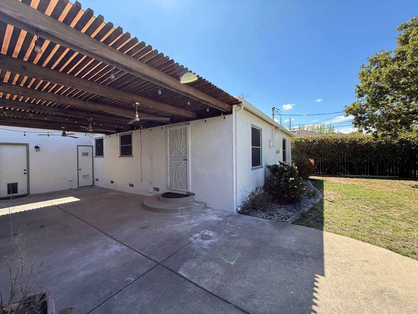 Sacramento House: 5805 20th Ave