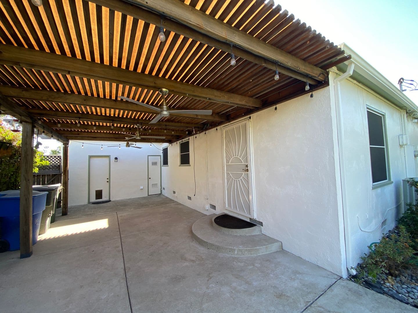 Sacramento House: 5805 20th Ave
