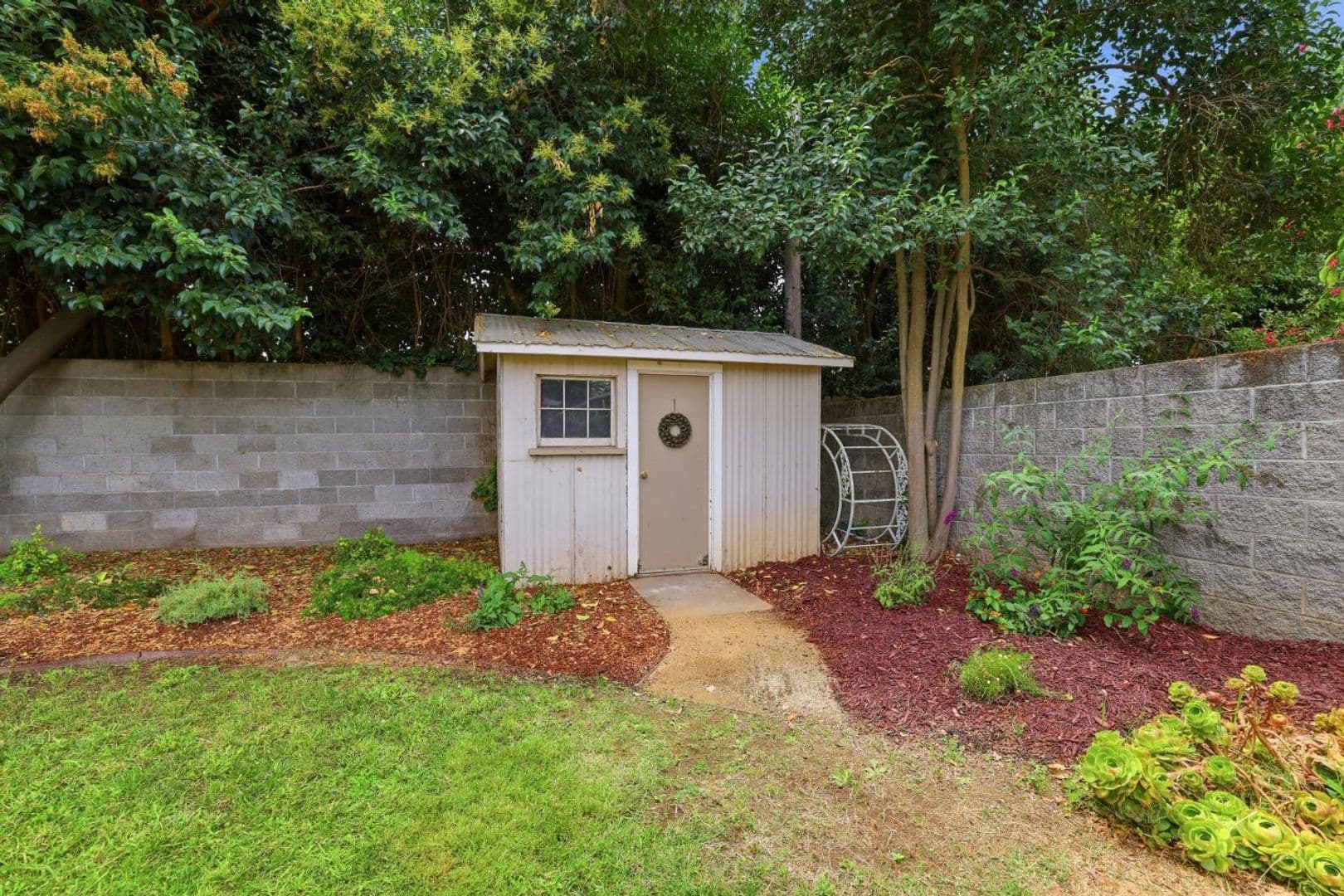 Elk Grove House: 8954 Truman St