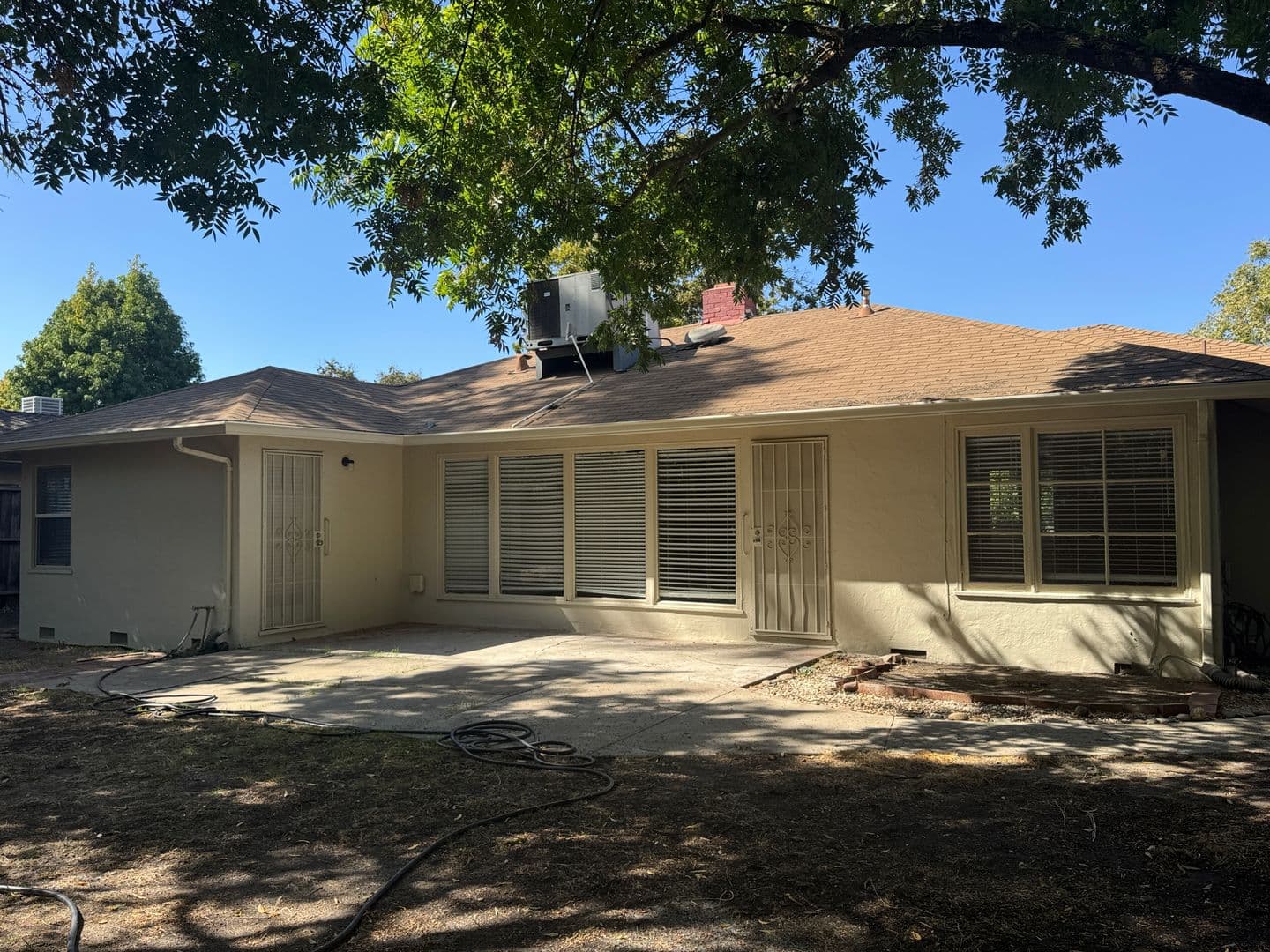 Stockton House: 1220 W Benjamin Holt Dr