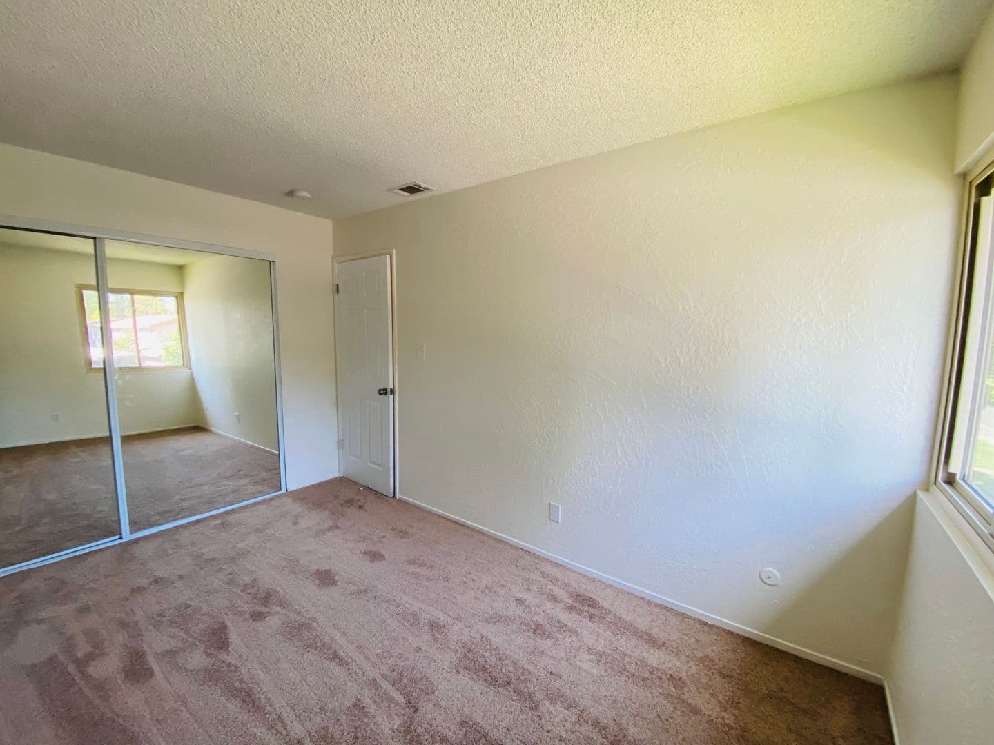 Sacramento Townhome: 8868 La Riviera Dr