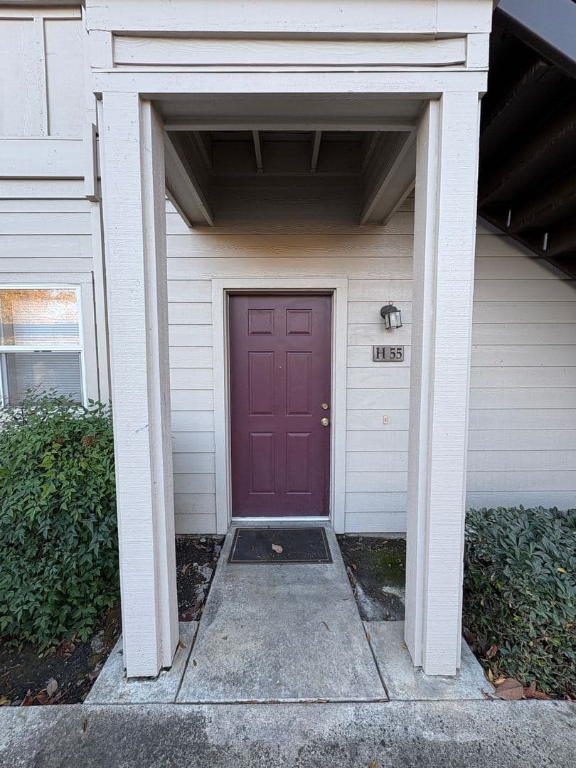 Stockton House: 8905 Davis Rd