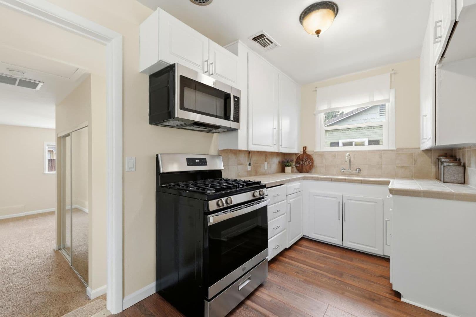 Elk Grove House: 8954 Truman St