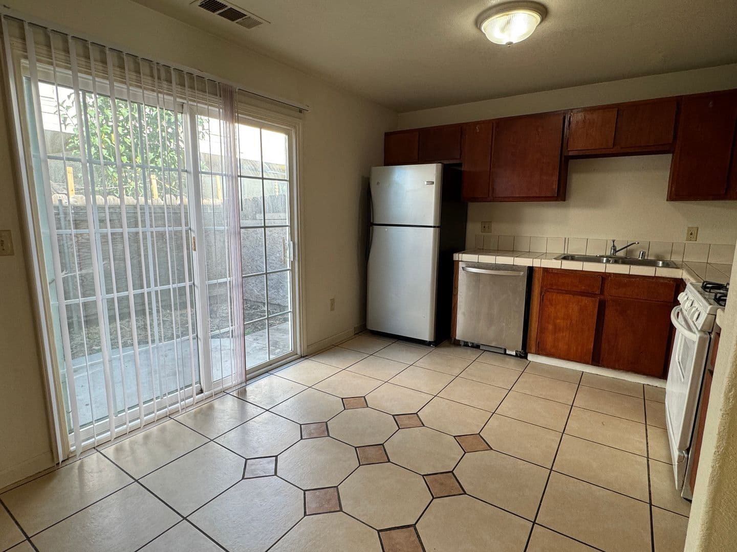 Stockton Apartment: 8626 Acapulco Way