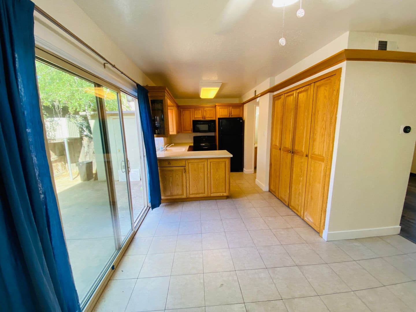 Sacramento Townhome: 8868 La Riviera Dr