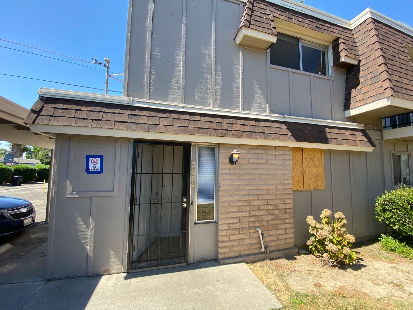 Sacramento Townhome: 5674 Hillsdale Blvd