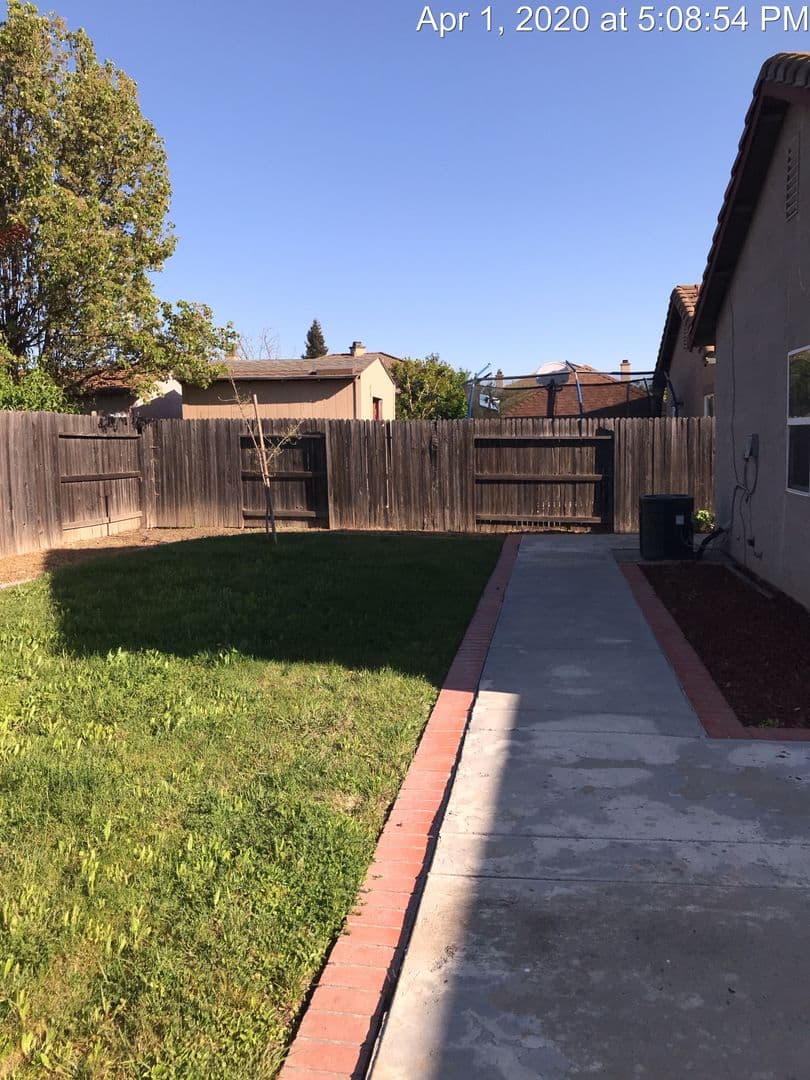 Sacramento House: 10 Maccan Ct