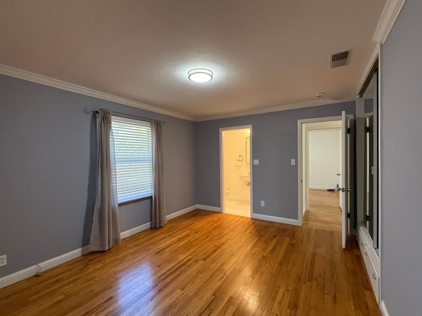 Sacramento House: 5805 20th Ave