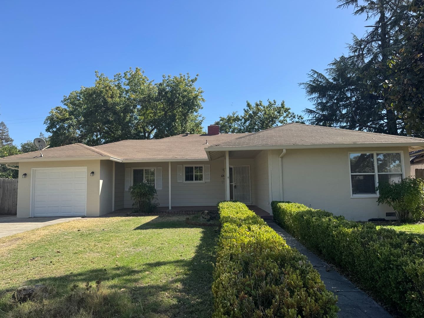 Stockton House: 1220 W Benjamin Holt Dr