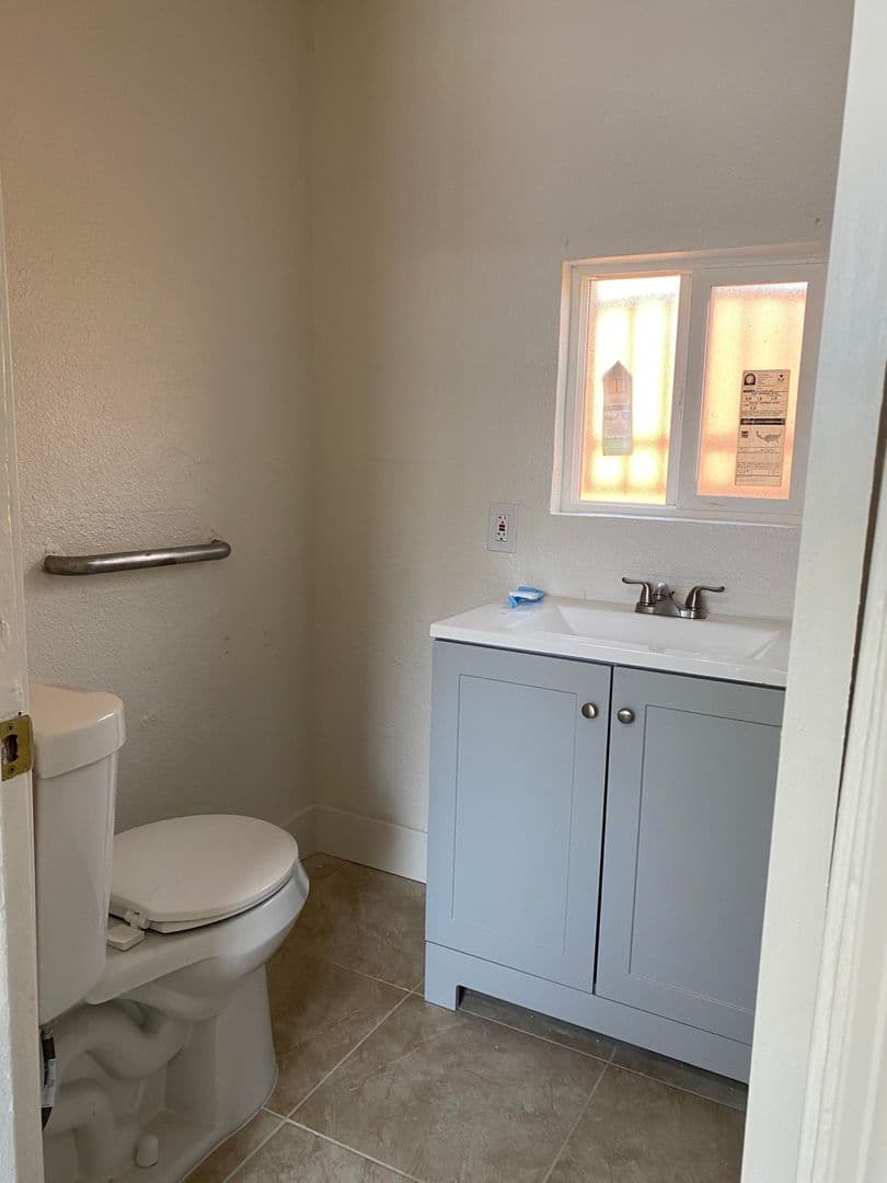 Stockton Apartment: 462 Delhi Ave