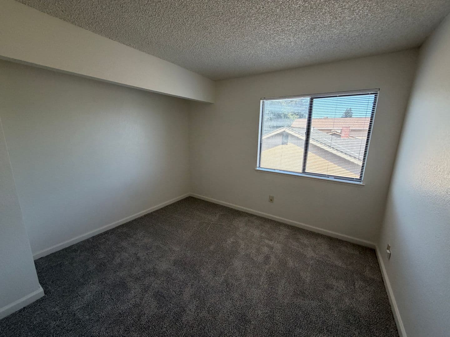 Sacramento House: 872 Shellwood Way