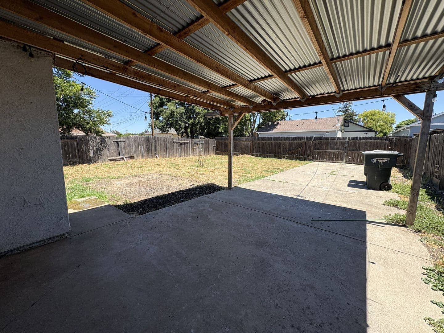 Sacramento House: 6313 Hermosa St