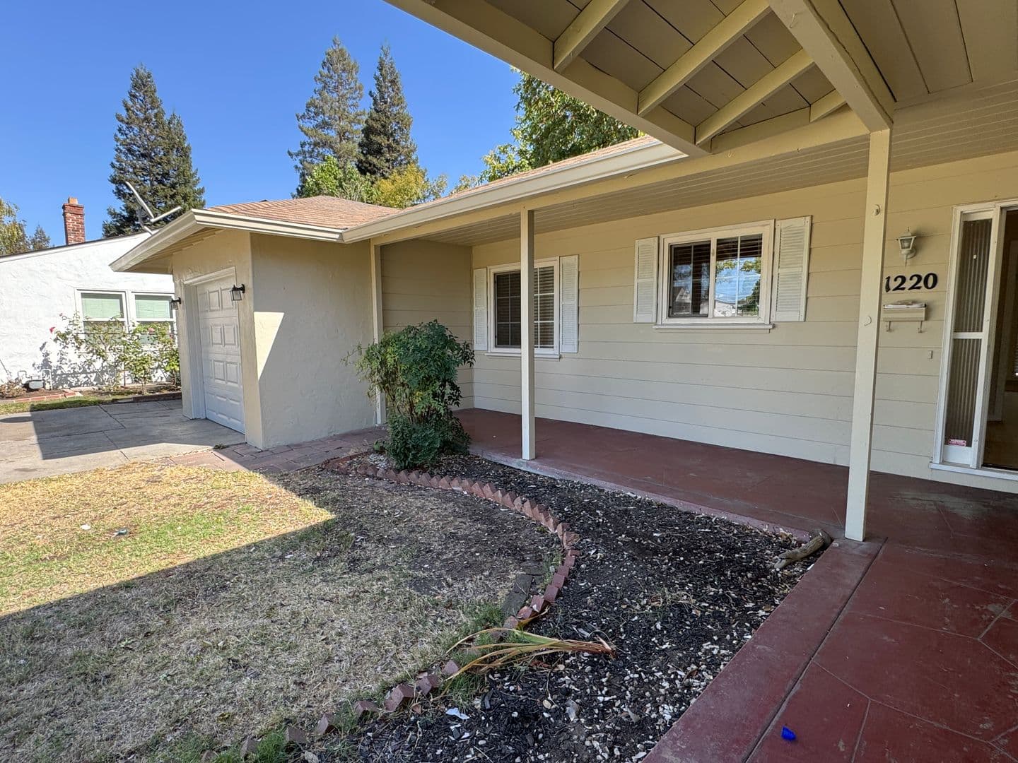 Stockton House: 1220 W Benjamin Holt Dr