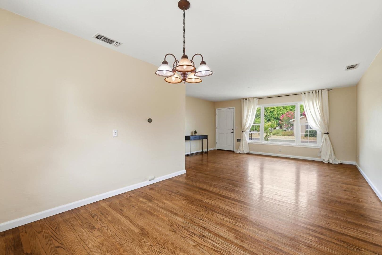 Elk Grove House: 8954 Truman St
