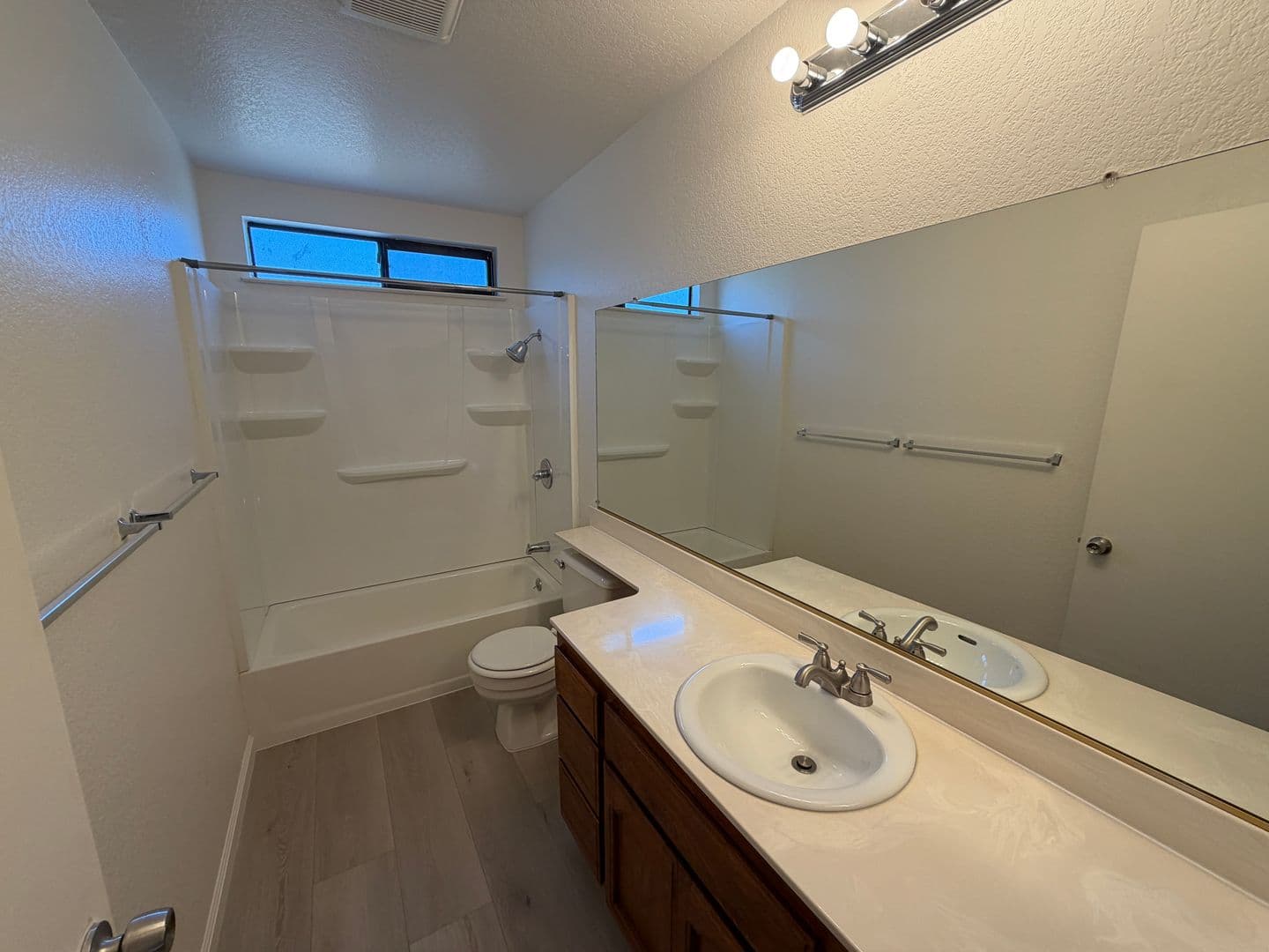 Sacramento House: 872 Shellwood Way