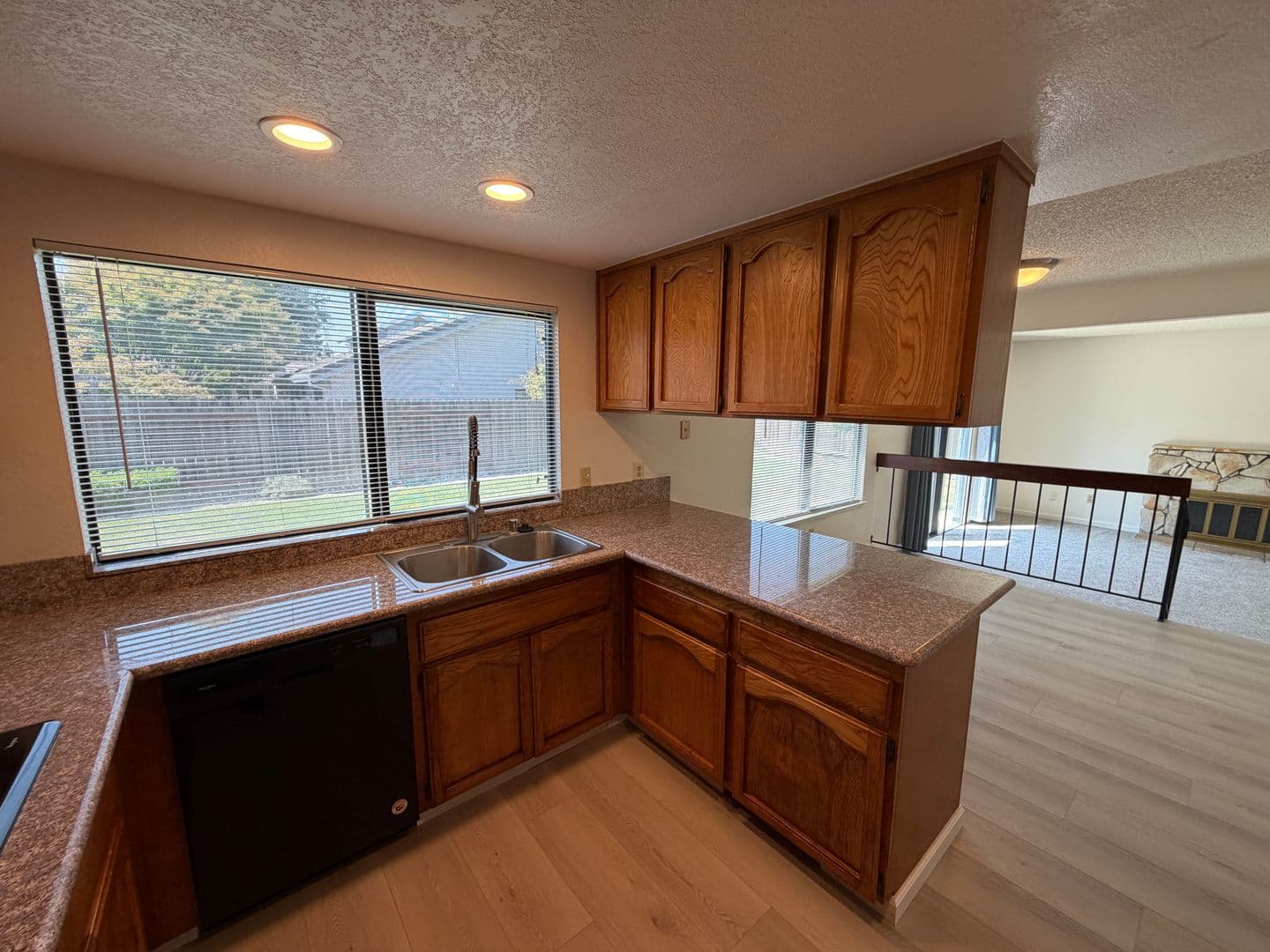 Sacramento House: 872 Shellwood Way