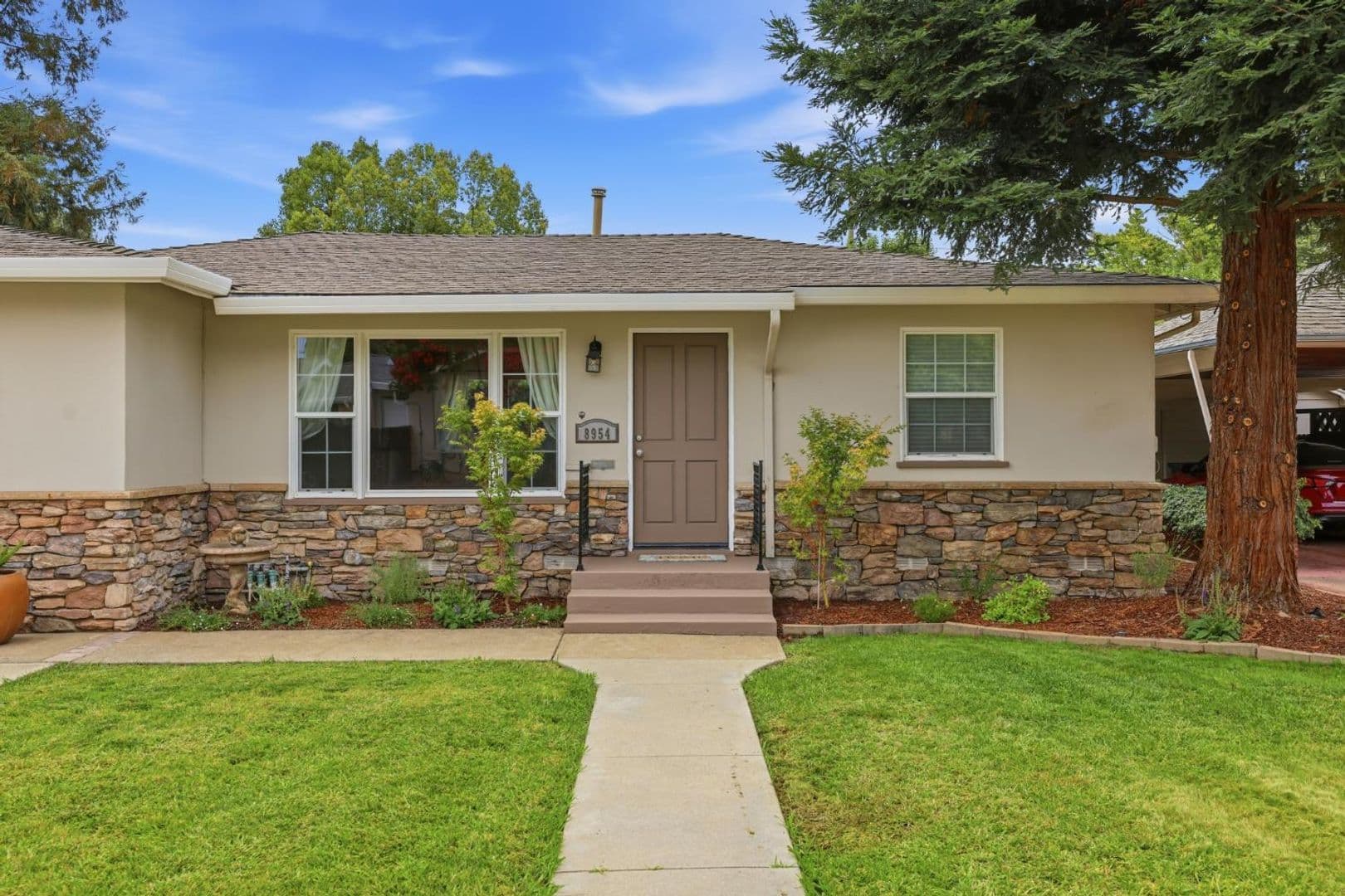 Elk Grove House: 8954 Truman St
