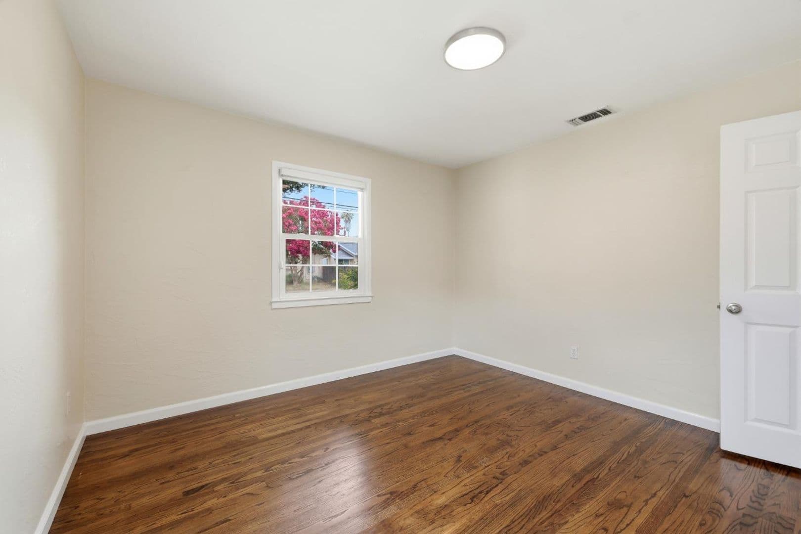 Elk Grove House: 8954 Truman St