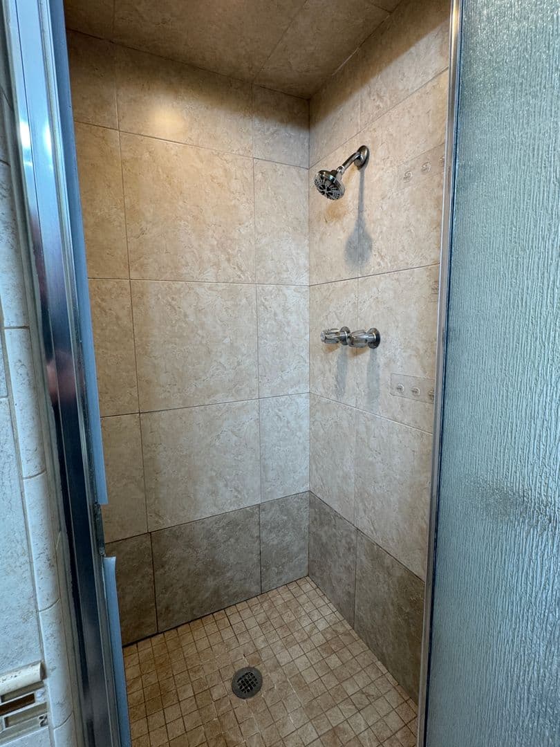 Stockton House: 1220 W Benjamin Holt Dr