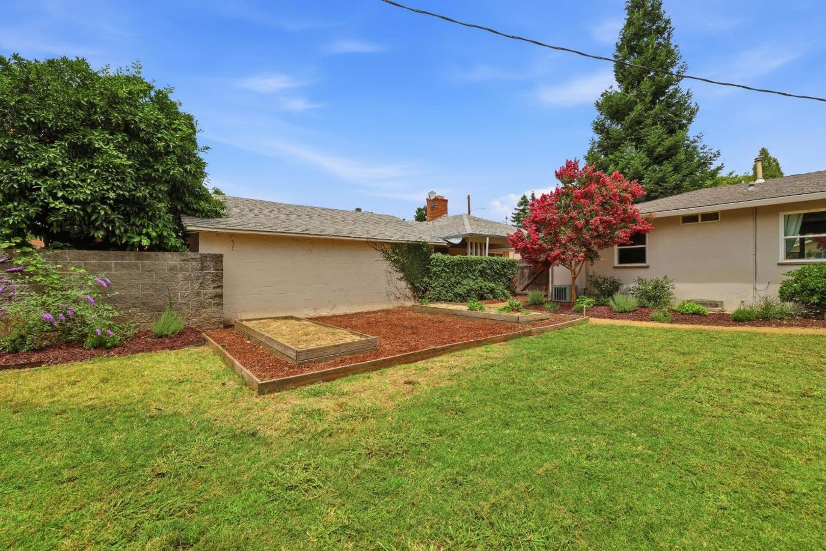 Elk Grove House: 8954 Truman St