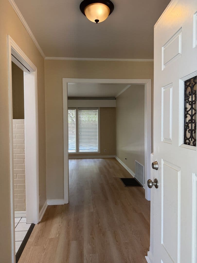 Stockton House: 1220 W Benjamin Holt Dr
