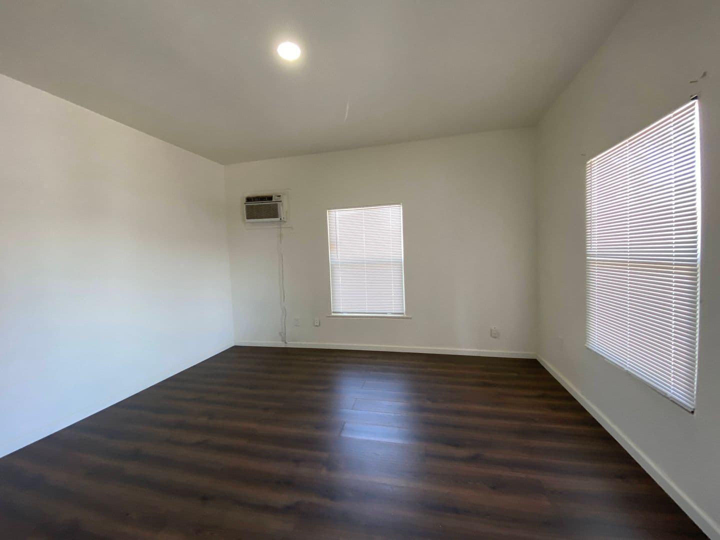 Stockton Apartment: 729, 731, 733 & 735 N Sutter St