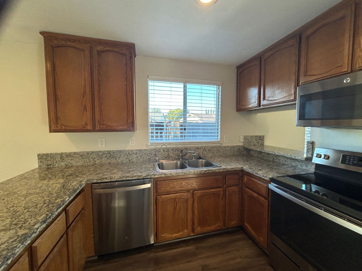 Elk Grove House: 9493 Whithorn Ct