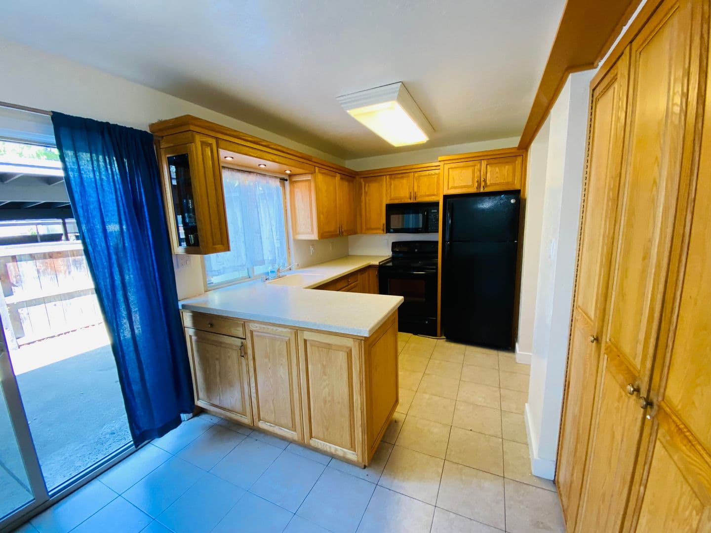 Sacramento Townhome: 8868 La Riviera Dr