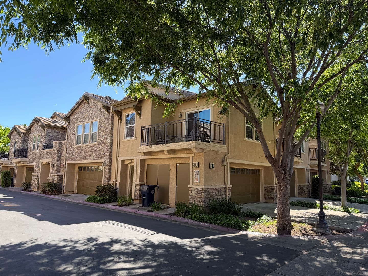 Sacramento House: 3301 N Park Dr
