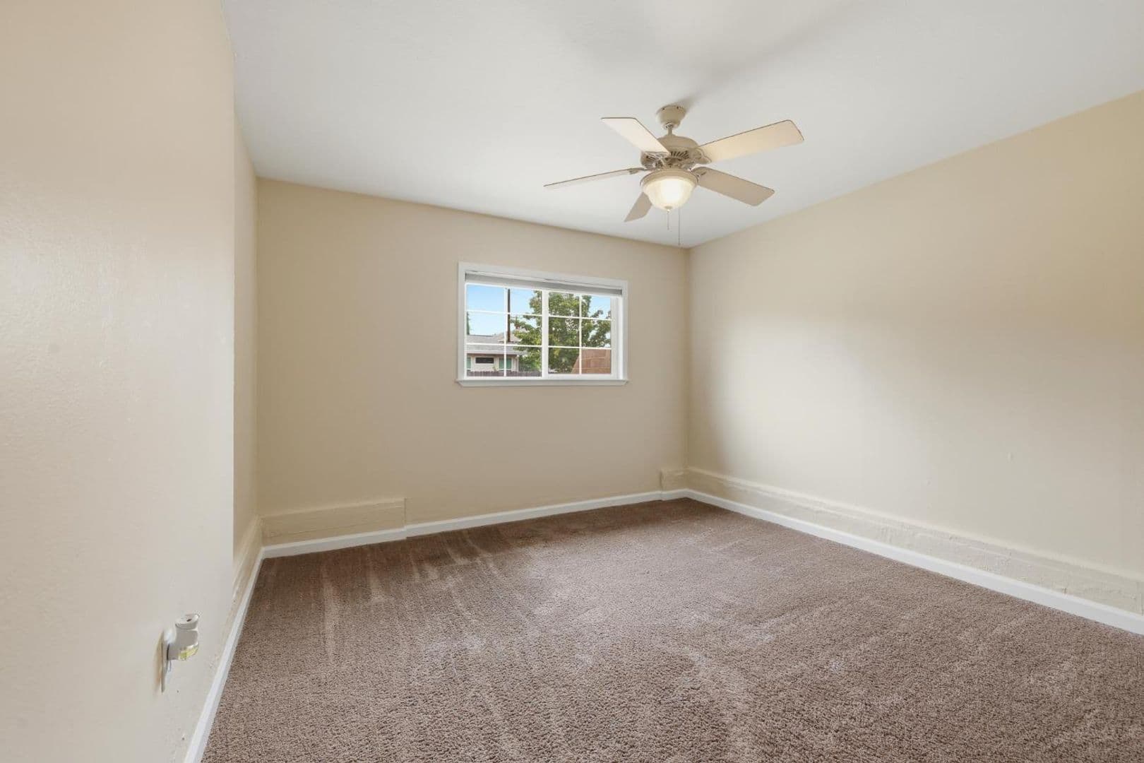 Elk Grove House: 8954 Truman St