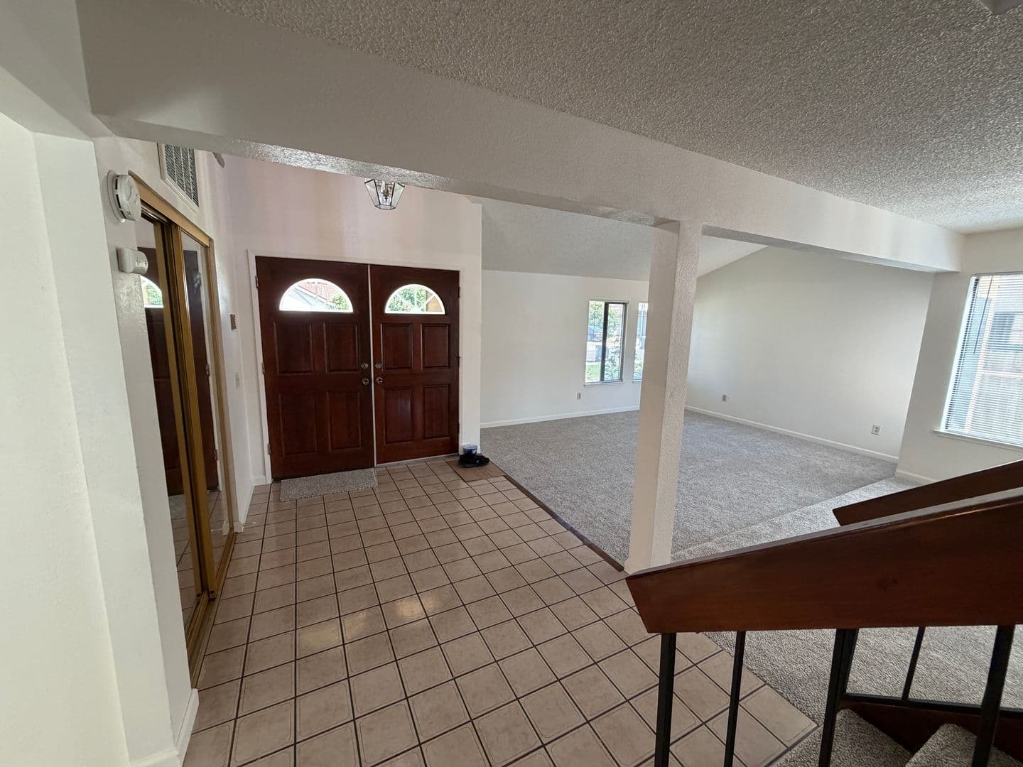 Sacramento House: 872 Shellwood Way