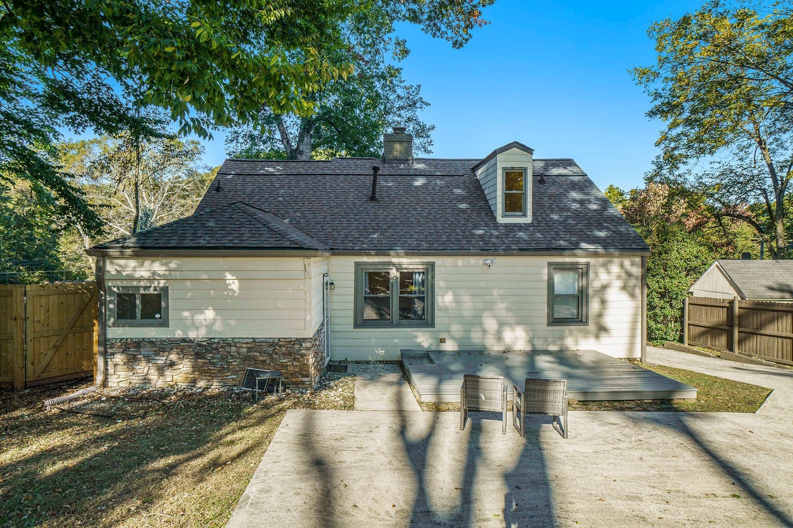 Atlanta House: 39 Lakeview Drive NE