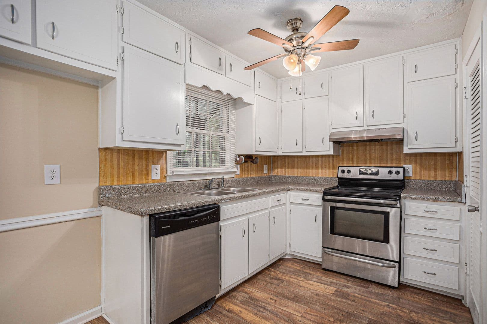 Stonecrest House: 6276 Cathedral Ln