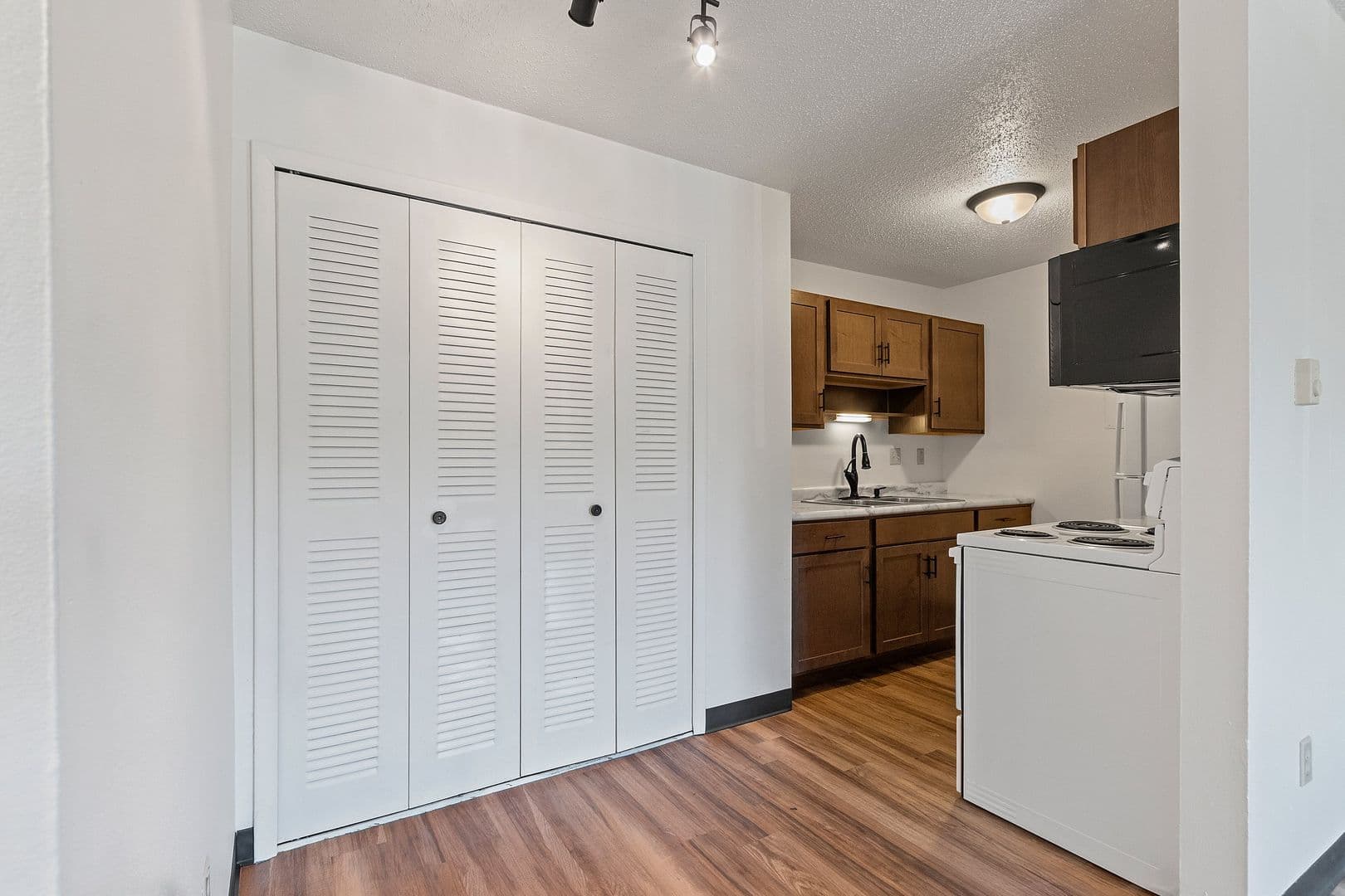 Manitowoc Apartment: 1701 - 1718 Cedar Grove Drive