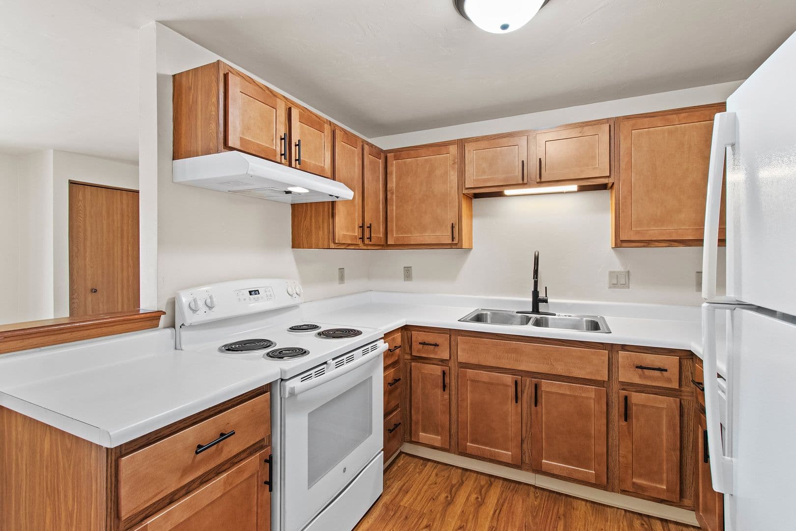 Green Bay Apartment: 1040, 1110, 1130 & 1140 Moraine Way