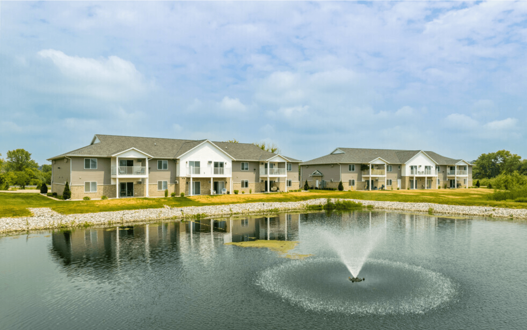 Lake Mills Apartment: 800-820 Brewster Drive