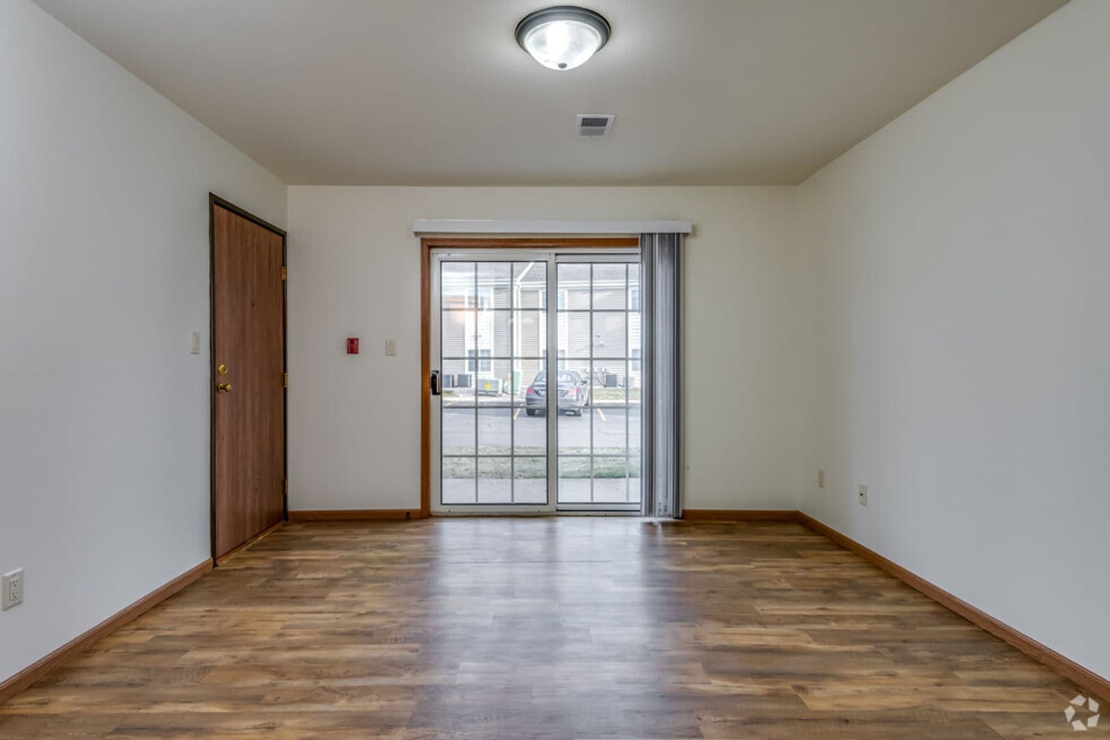 Green Bay Apartment: 2008 2108 Memorial Drive