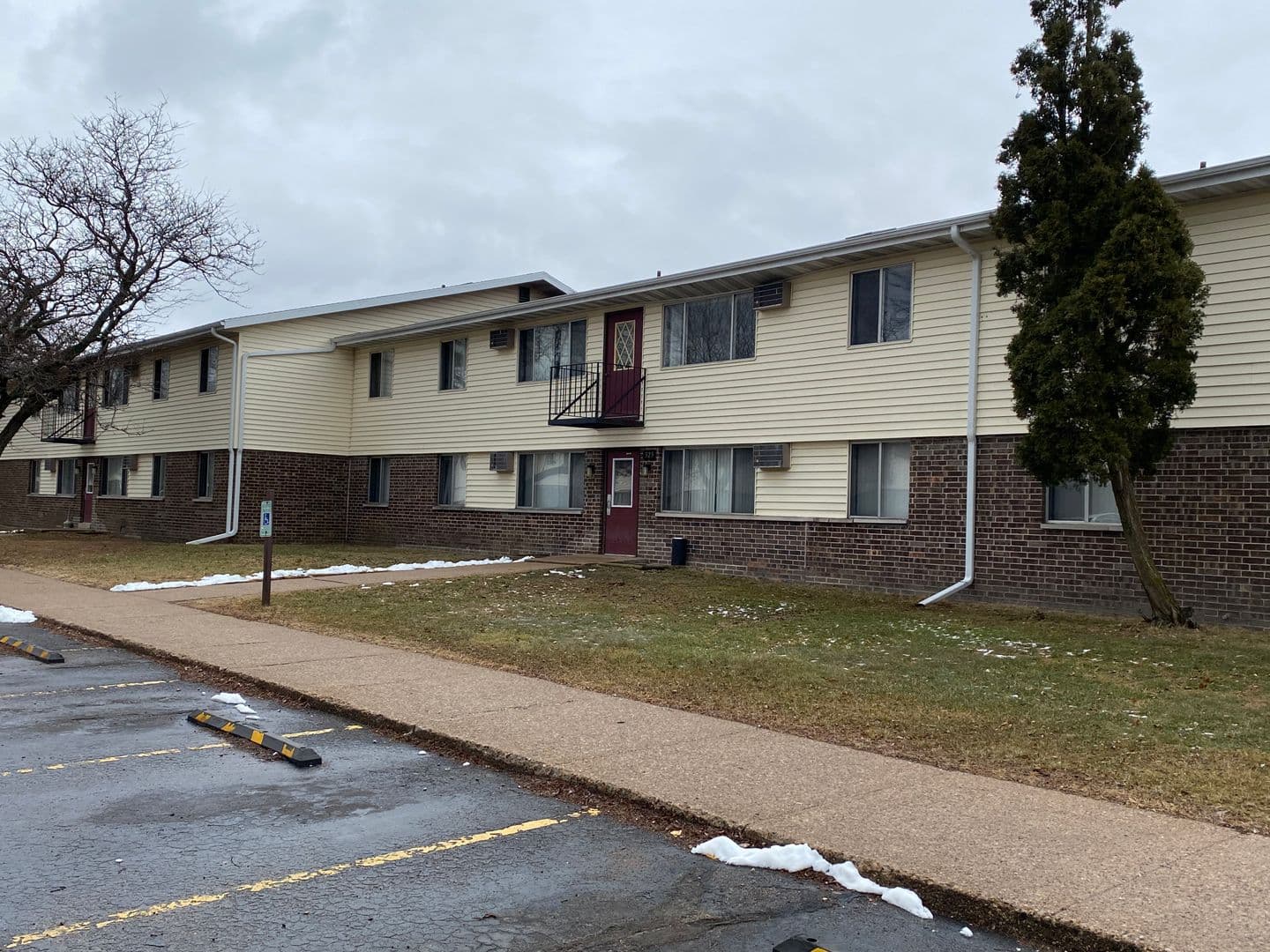 Stevens Point Apartment: 301-327 Michigan Avenue, 2516-2540 Fifth Avenue, 100-124 Minnesota Avenue
