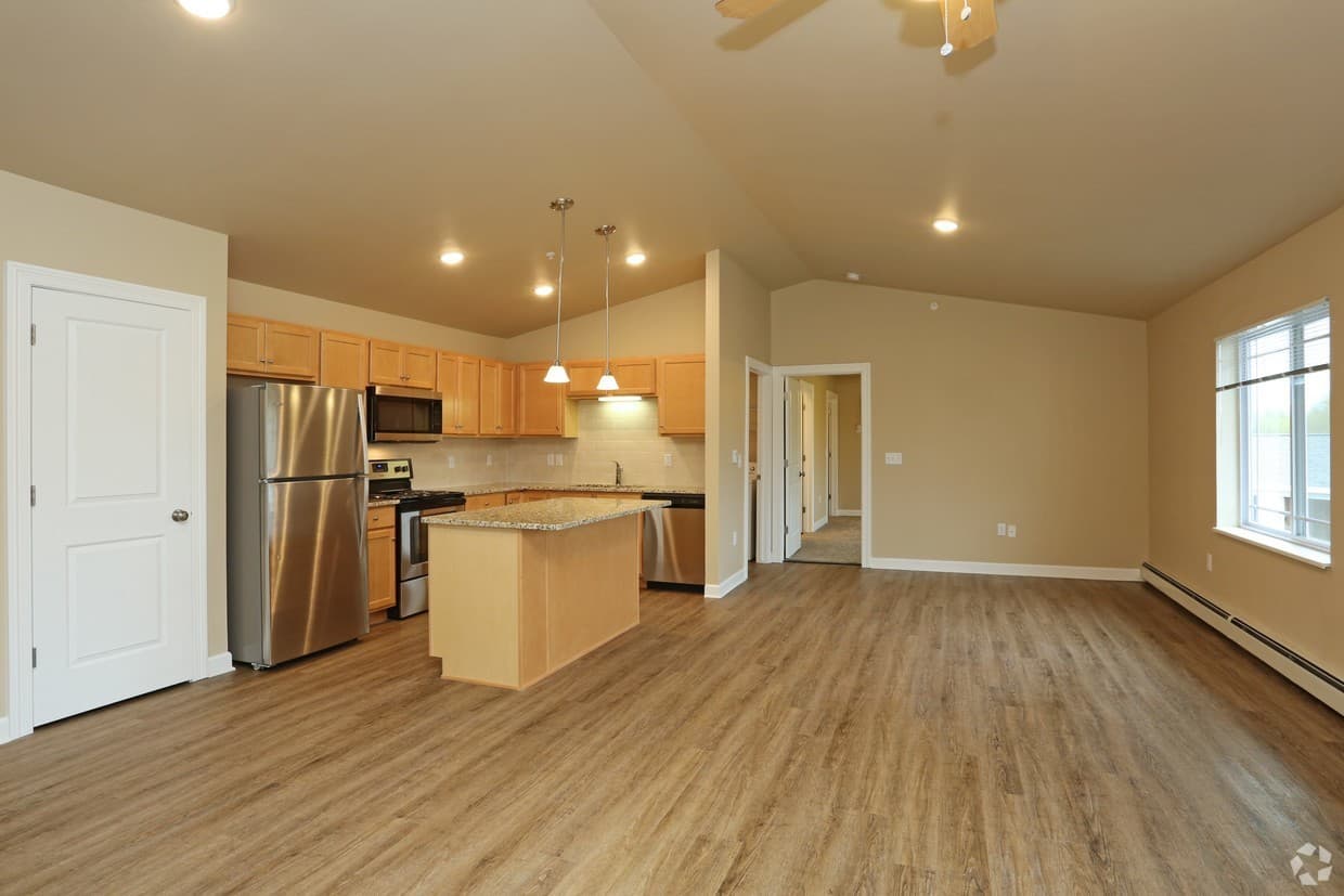 Lake Mills Apartment: 800-820 Brewster Drive