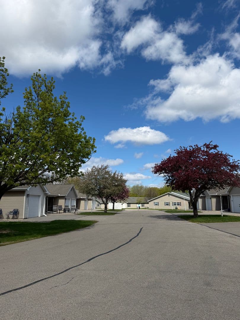 Oshkosh Apartment: 1120 -1270 W. 20th Avenue