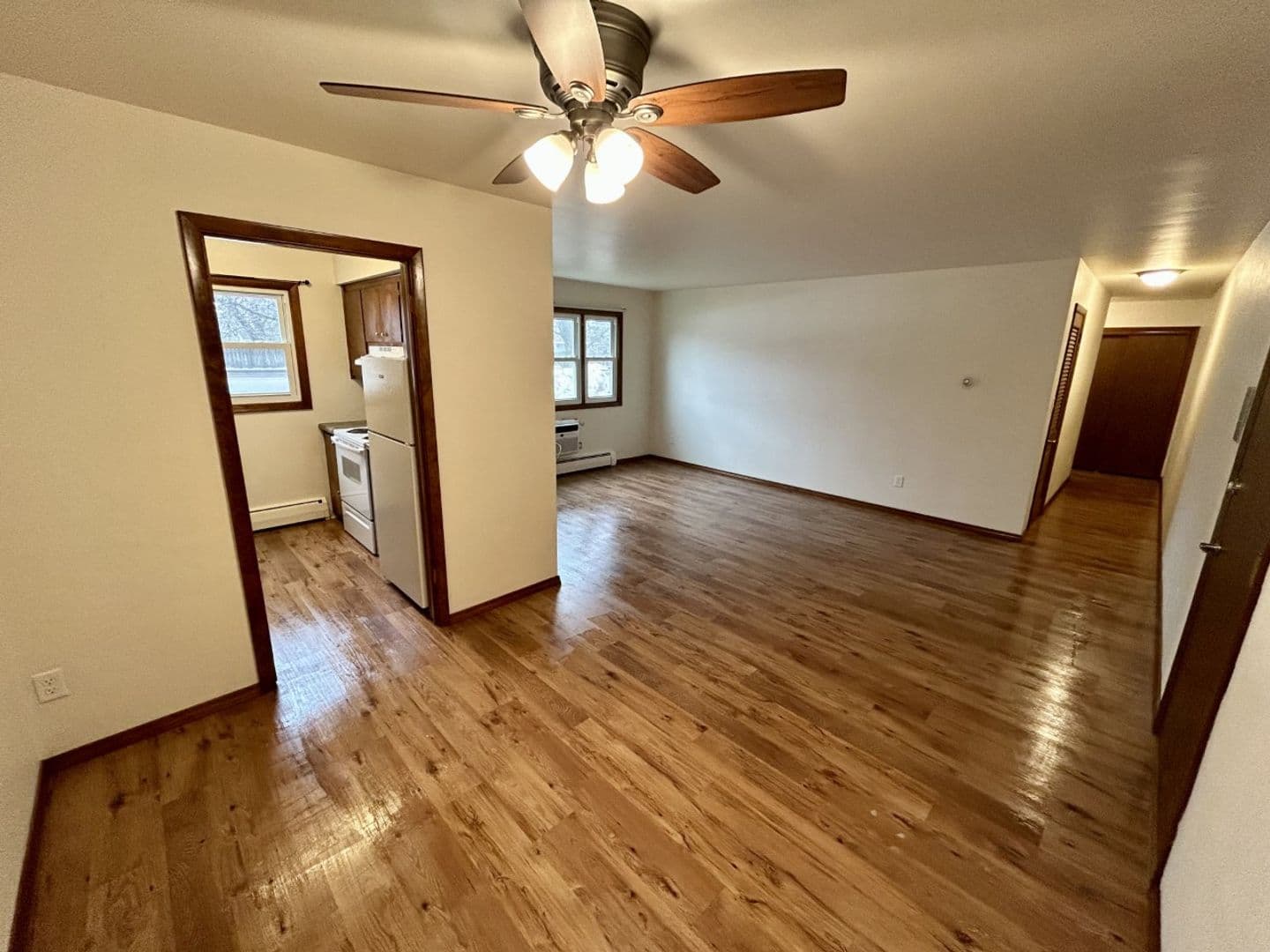 Allouez Apartment: 601 & 605 W. Briar Lane