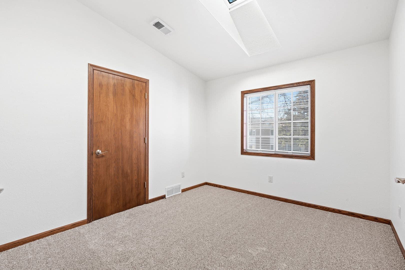 Green Bay Apartment: 2008 2108 Memorial Drive