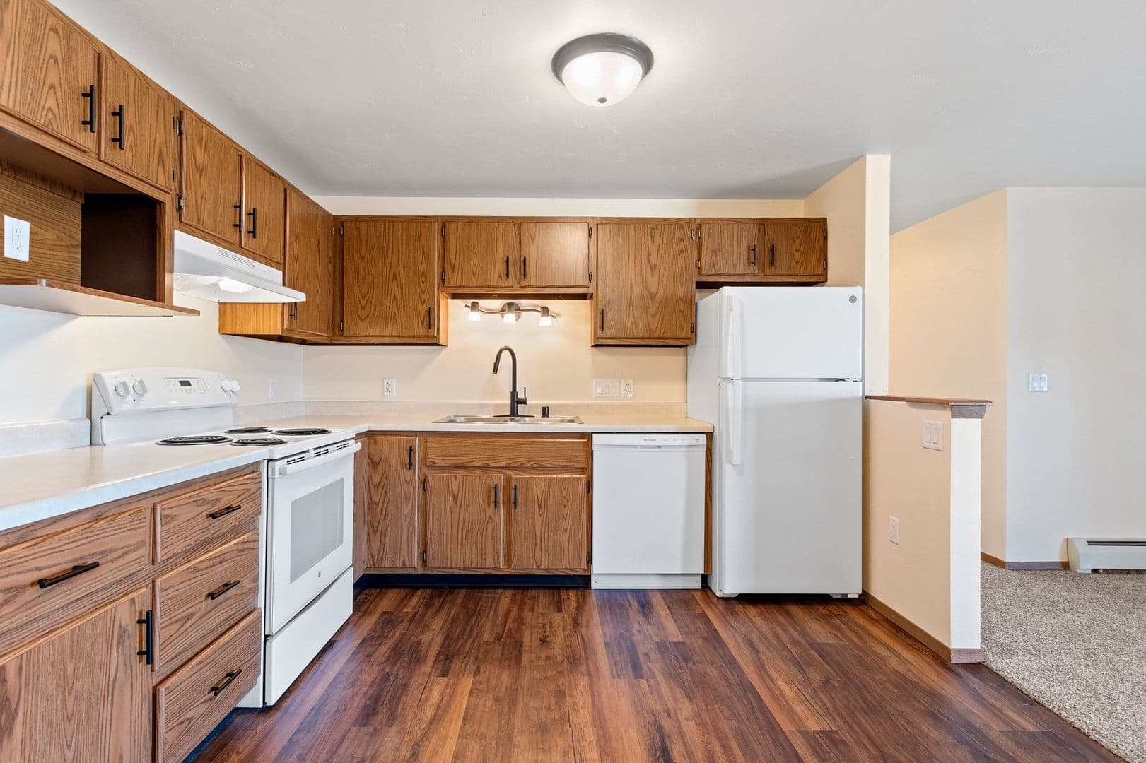 De Pere Apartment: 1258-1290 Scheuring Road