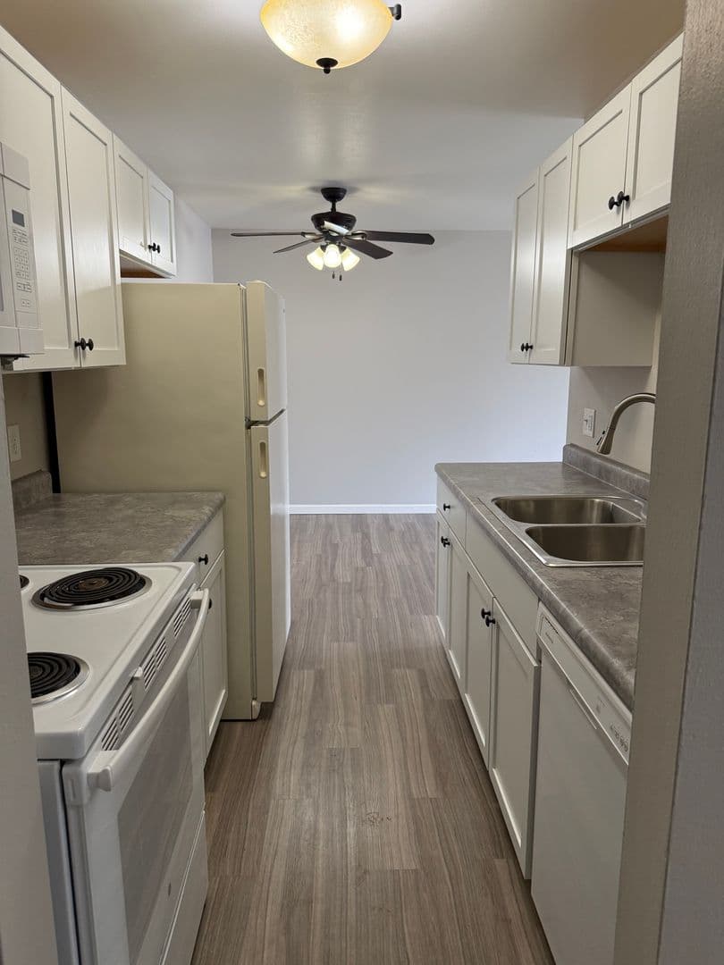 Lake Mills Apartment: 400 Browns Court